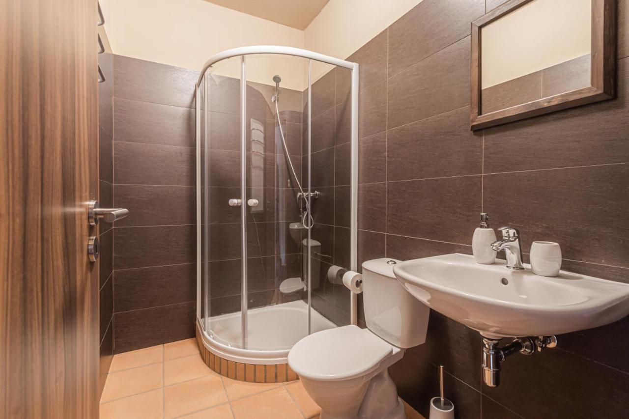 Buskovsky Mlyn 1580 Hotel Dolni Bousov Exterior photo