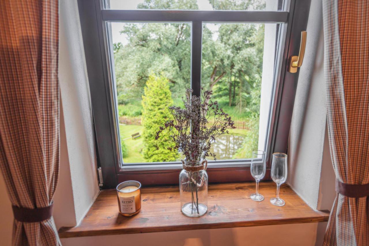 Buskovsky Mlyn 1580 Hotel Dolni Bousov Exterior photo