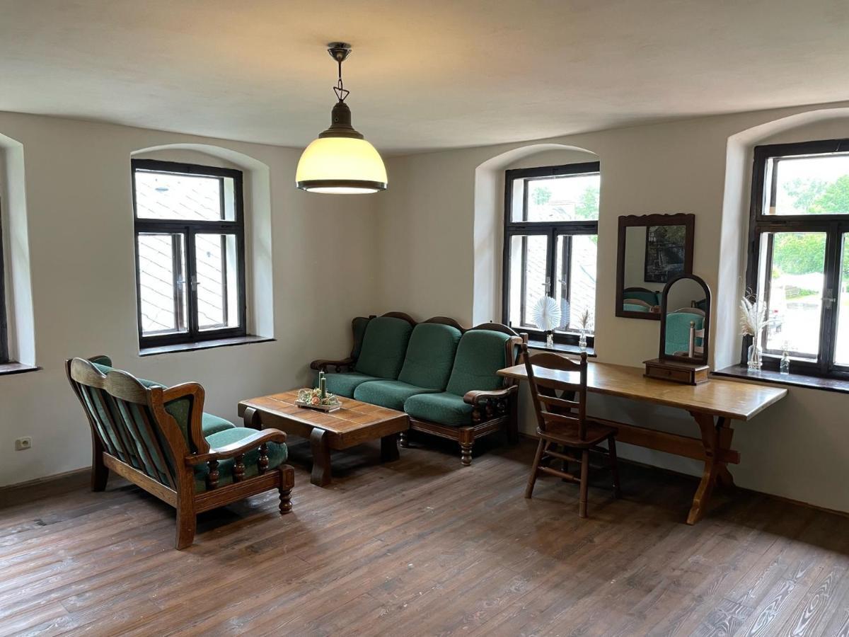 Buskovsky Mlyn 1580 Hotel Dolni Bousov Room photo